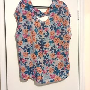 Floral blouse, great condition, comfy